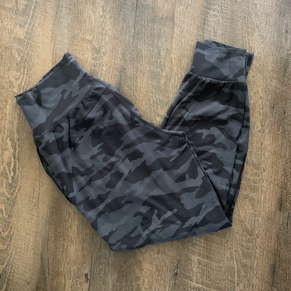 Athleta Pants - Athleta Salutation Camo Jogger Women’s Size Medium